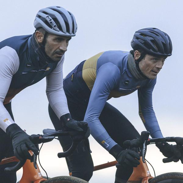 Bandana-cuello-unisex-merino-moonbah-black-lead-timeless-series-gobik-4_600x